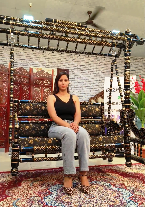 रॉयल ब्लैक एंड गोल्ड वुडेन संखेडा झूला दृश्य 6