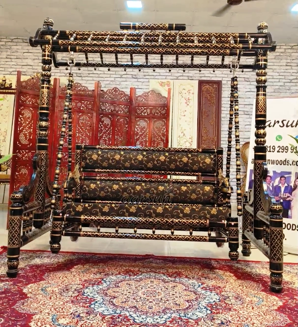 रॉयल ब्लैक एंड गोल्ड वुडेन संखेडा झूला
